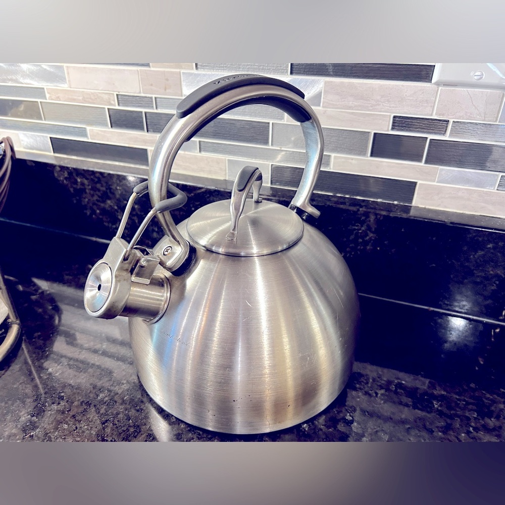 KitchenAid Whistling Tea Hot Kettle 2 Qt 18/10 Stainless Steel Stay Cool Handle